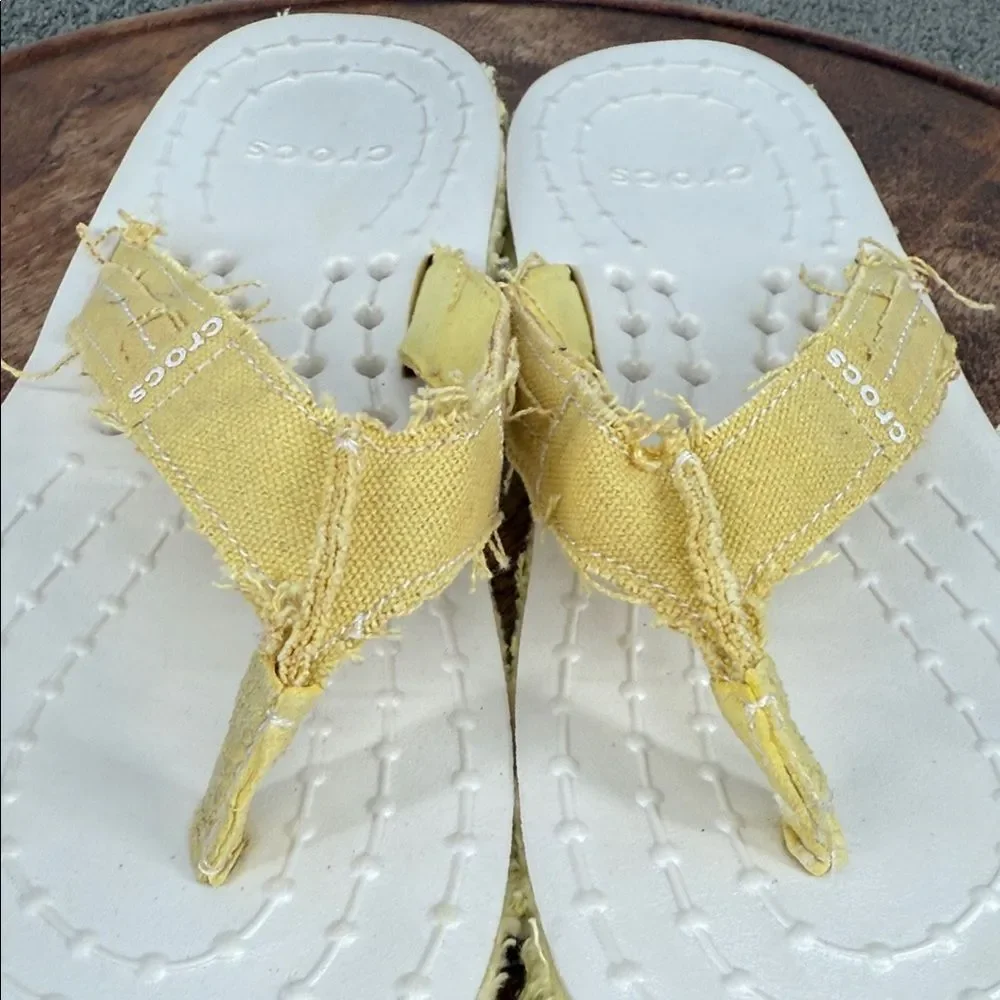 CROCS Sandals Wm 9 Mens 7 Melbourne Flip Flop Mellow Yellow Oyster White Fabric